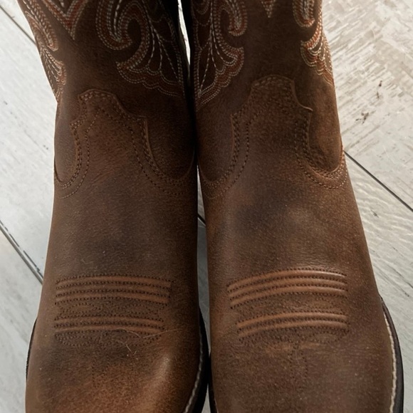 BRAND NEW ARIAT BOOTS - RARE BOMBER JACKET COLOR - Picture 3 of 6